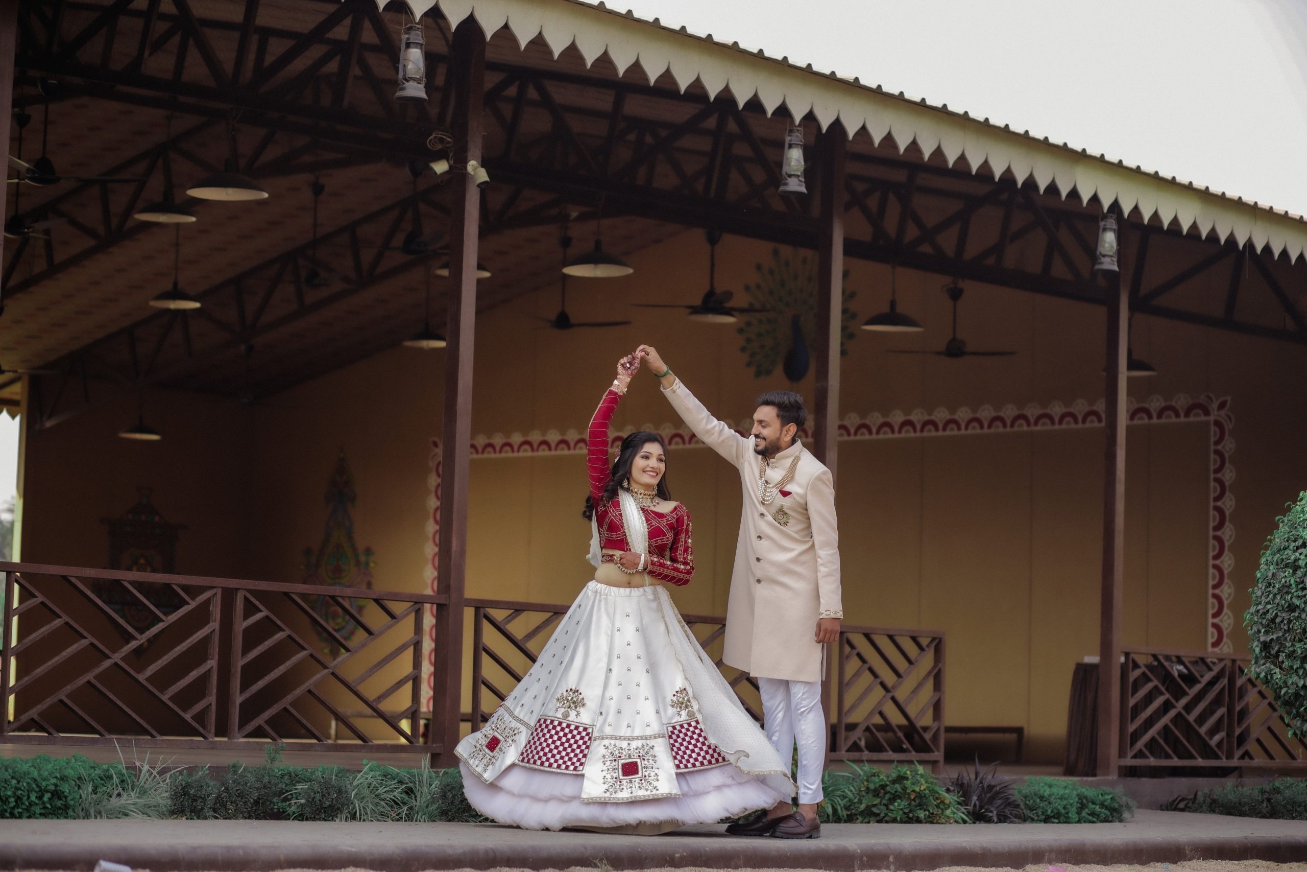 A Pretty Wedding Where The Couple Twinned In White Wedding Outfits –  ShaadiWish